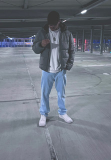 MK.