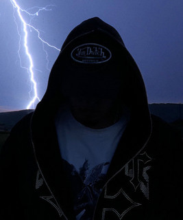 Yung Lenz Photo