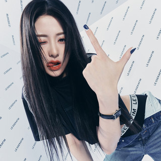 HUH YUNJIN Photo