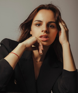 Bella Lazzar