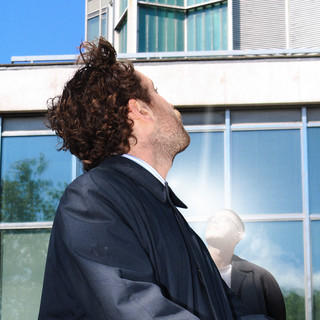 Multiscreen artist photo