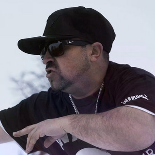 Tormento vil dos mañas poster