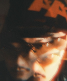 garçon doré poster