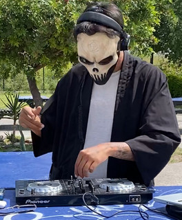 H K N