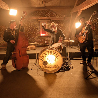 Doghouse Sam & His Magnatones