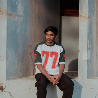 Emris manu