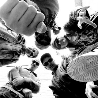 Pystyyn Kuolleet Hipit poster