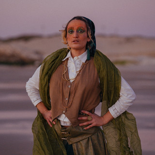 Bea Bandeirinha