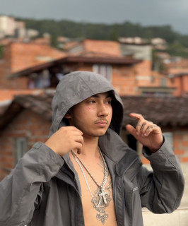 Uri G