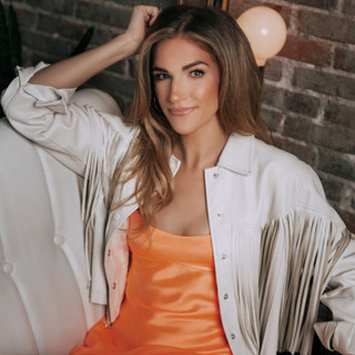 Grace Leer Photo