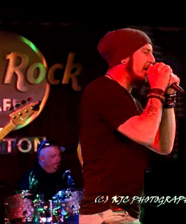 Johnny (STRAWS) artist photo