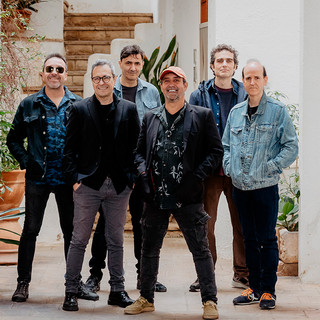 Lax'n'Busto