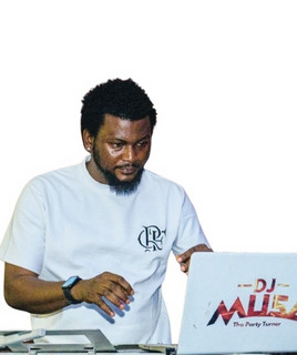 DJ Muse Party Turner