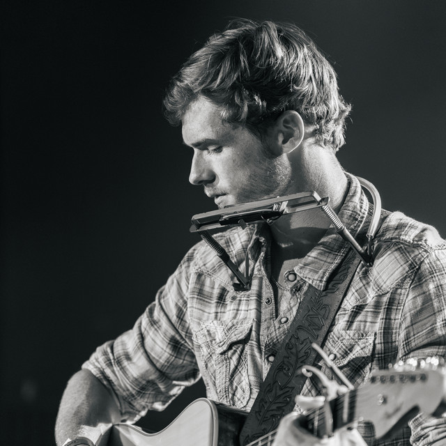 Kyle Mullins artist photo
