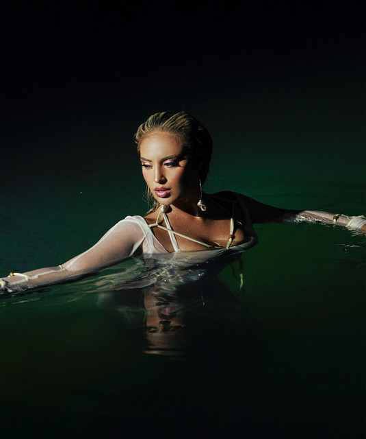 Alina Baraz image