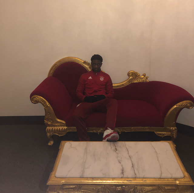 Laurence | Spotify
