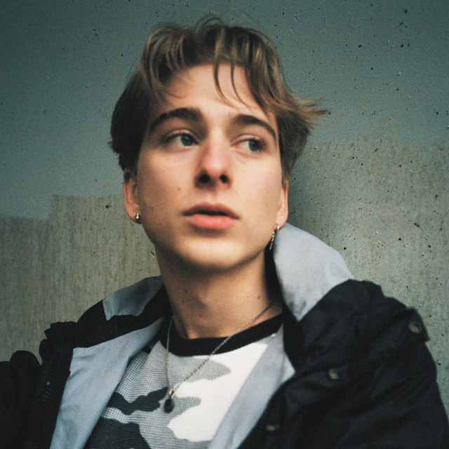 Elijah Blond
