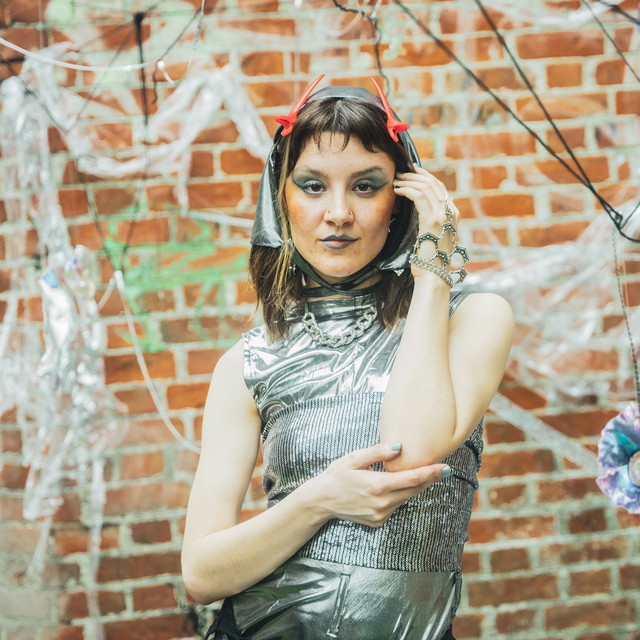 Helen | Spotify