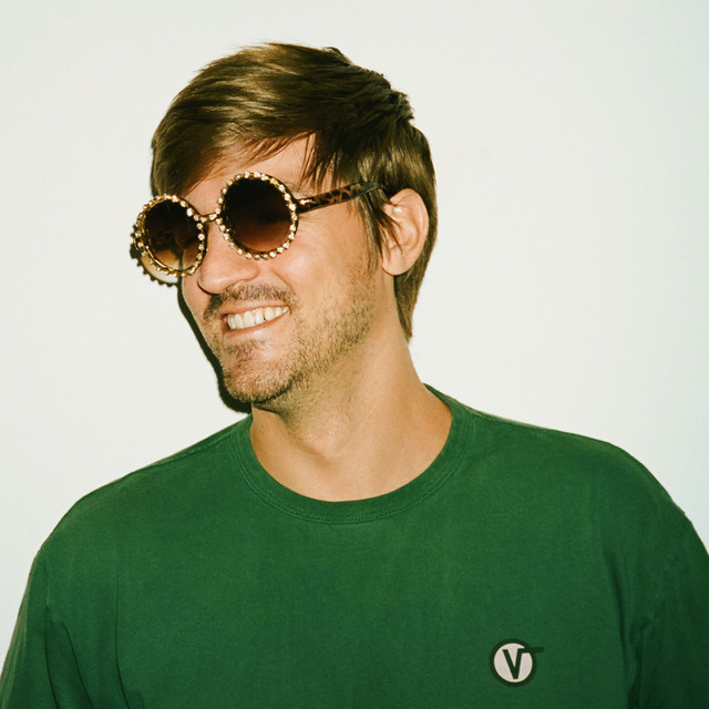 GET DOWN SATURDAY NIGHT