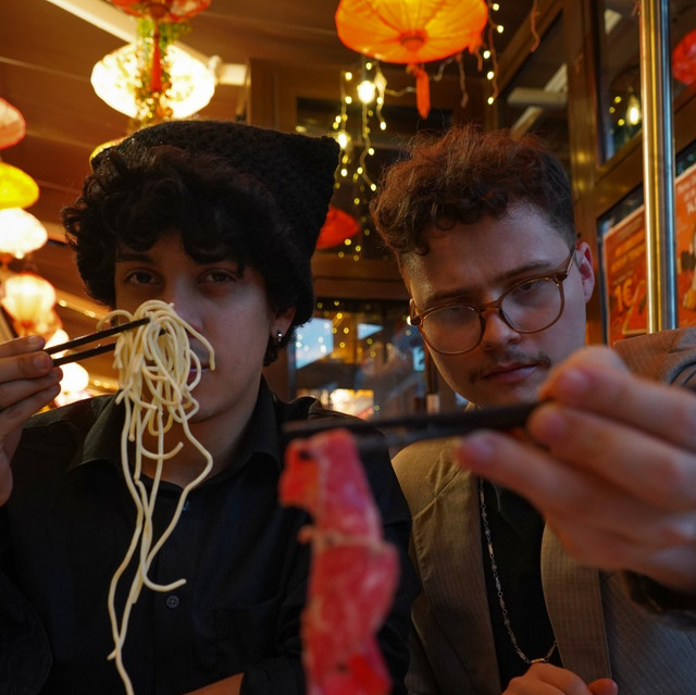 AARÓN & MILOS