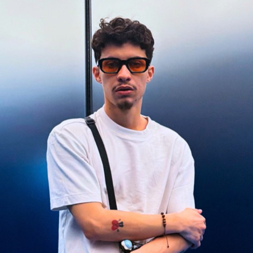 ANDRÉ.