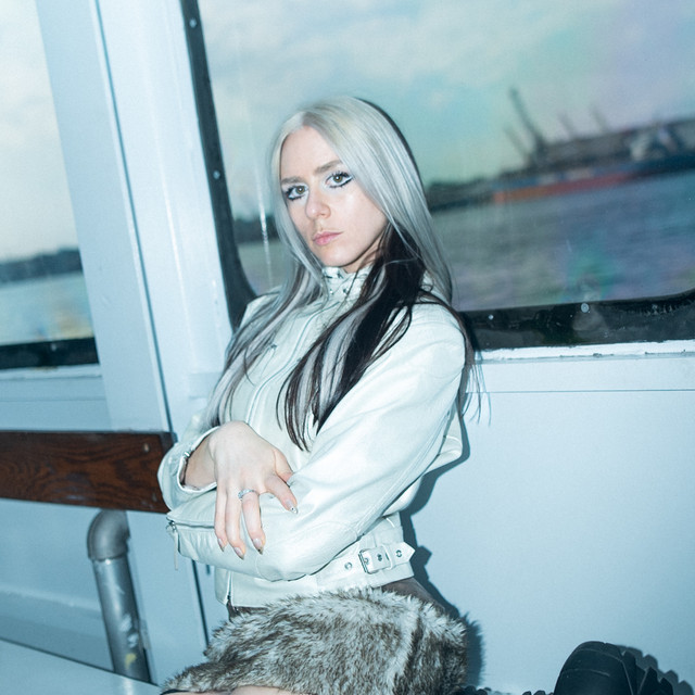 Lydia Képinski image