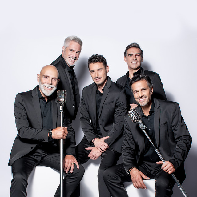 Caballeros cantan