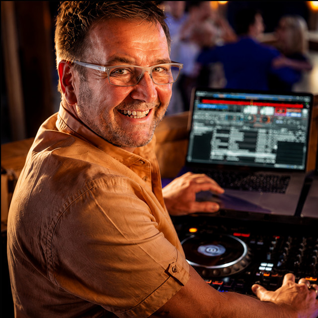 DJ SIXX