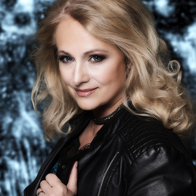 Nicole Die Frau Im Spiegel Lebt