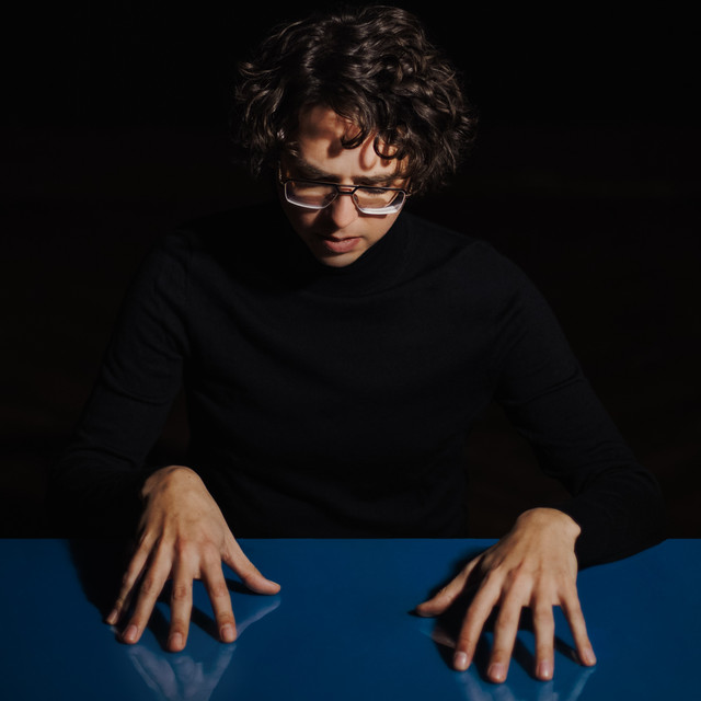 Lucas Debargue image