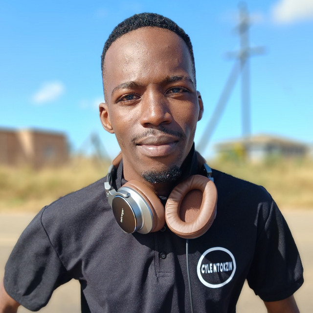 Cyle Ntokzin