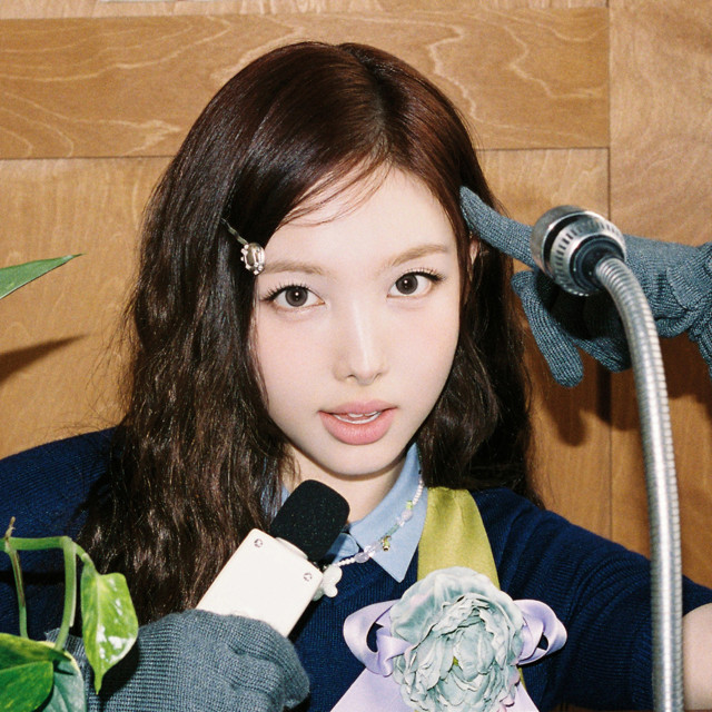 NAYEON image
