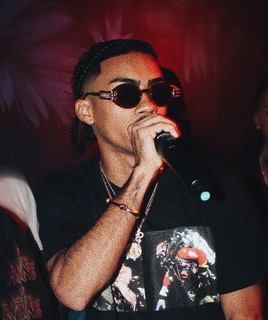 versa la v | Spotify