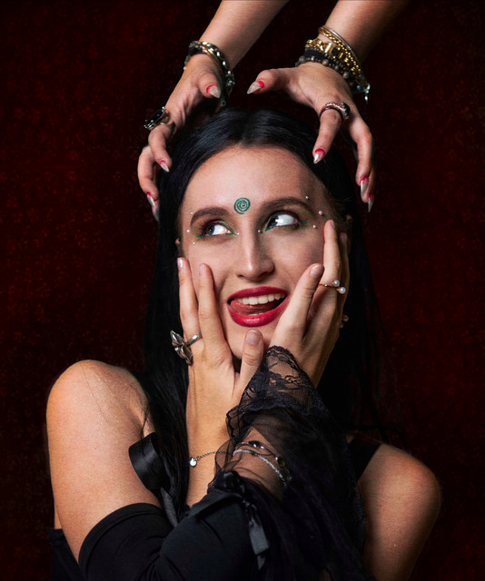 Anika Iris image