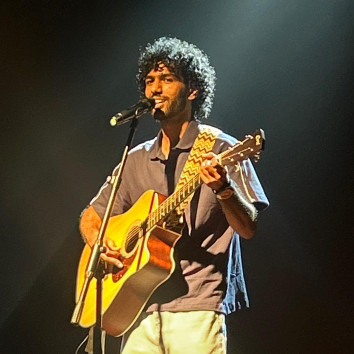 Hari Kadhaa