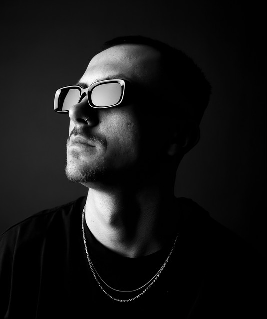 9V | Spotify