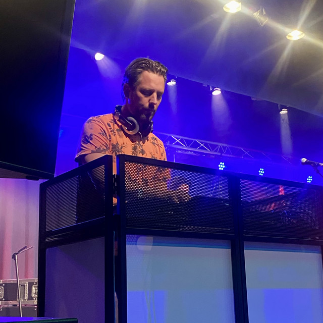 DJ Nick Mills | Spotify