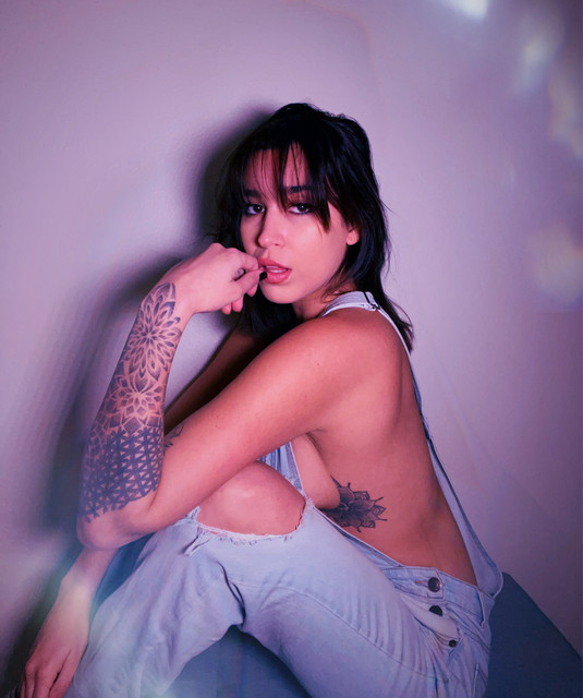 Britt Lari photo