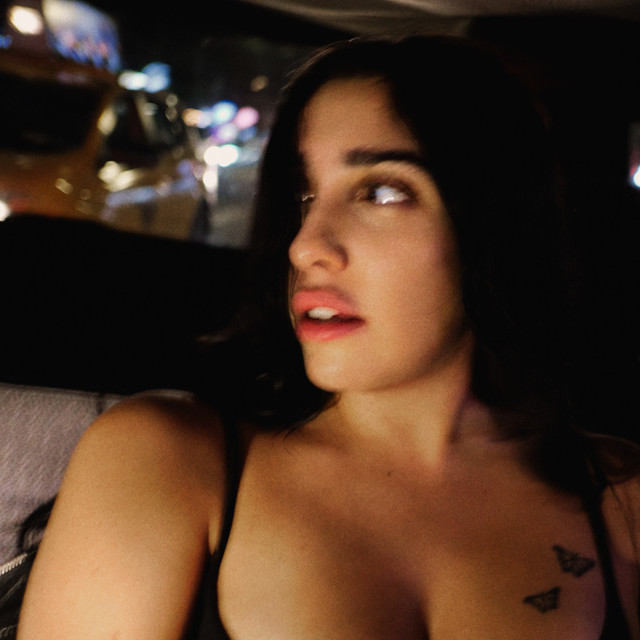 Lola Leon image