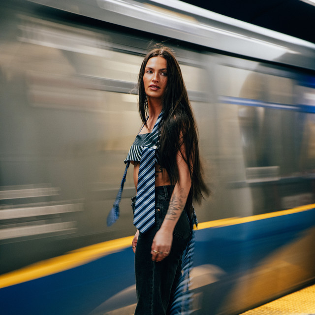 Zoe Twist image