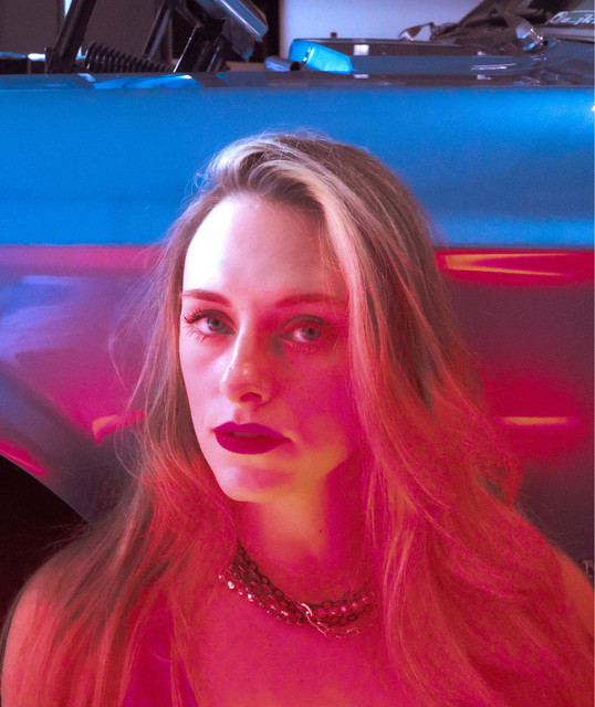 Courtney Hart Image
