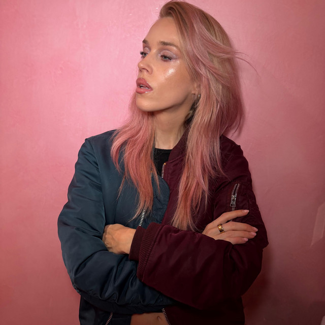 Mary Charteris image