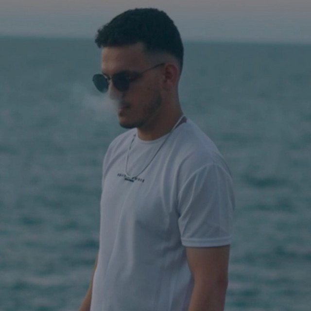 Shavaz | Spotify