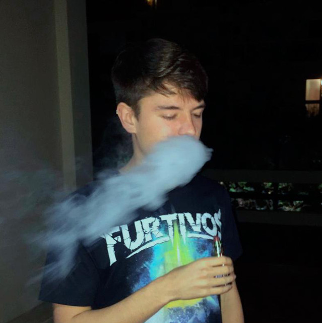 N I K | Spotify