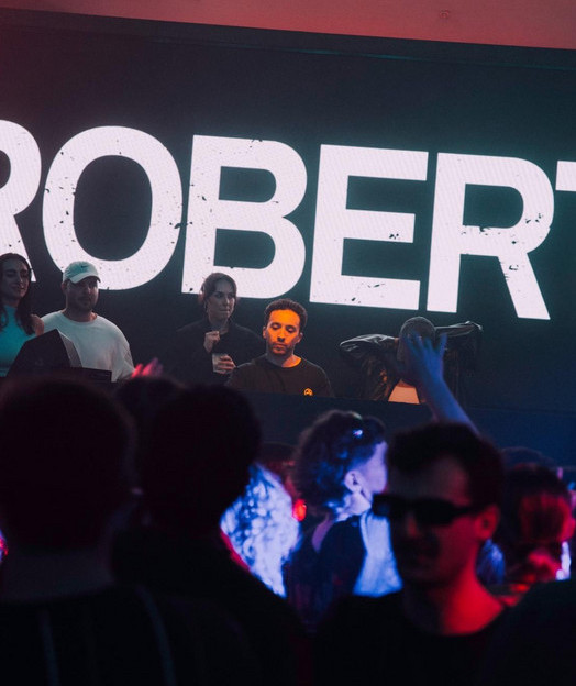 Roberto (AU)