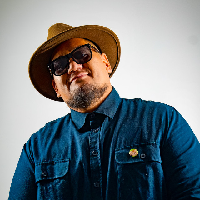 Lomez Brown image