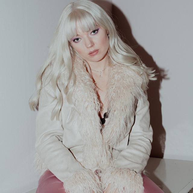 Violet Days | Spotify