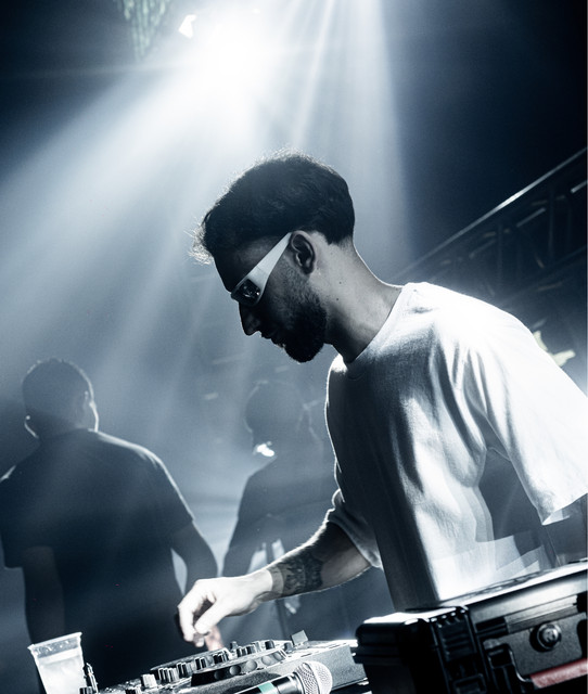 DJ 100