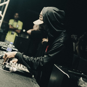 DJ Well o Mlk é Cruel