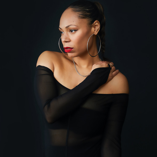 Alex Mills image
